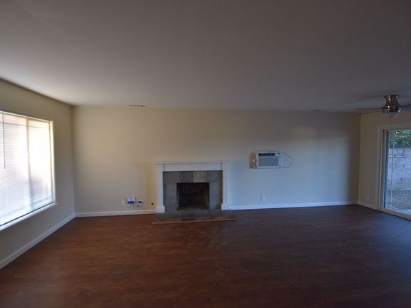 3rd image of 819 Ashwood Ave