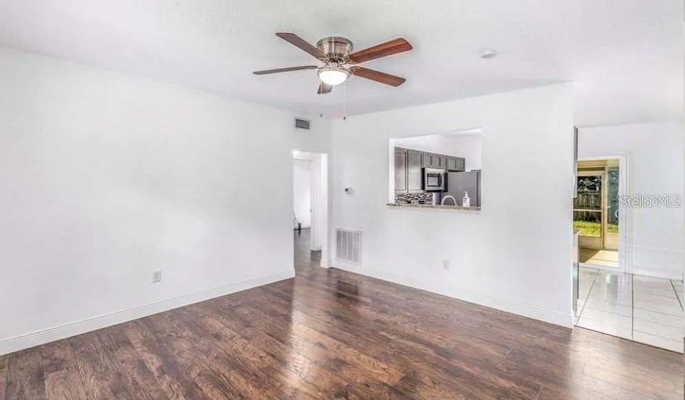3 bed, 2.0 bath, 1266 sqft, $2,000 — Photo 2