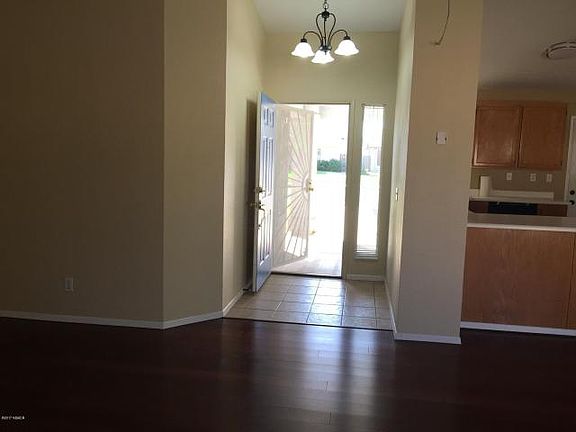 3rd image of 1421 W Calle Margarita