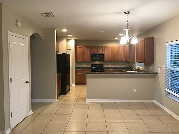 4th image of 6816 Runner Oak Dr