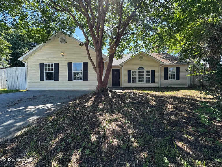 502 Worth Dr — Photo 1