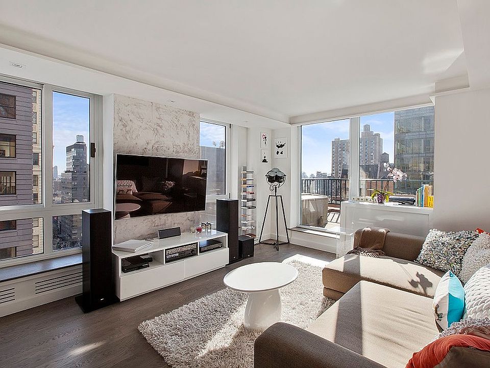 1st image of 1 Irving Pl APT V15b