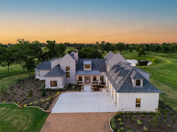 404 Blackberry Ln, Washington, TX 77880