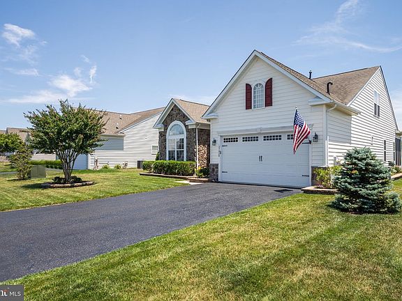 3rd image of 37926 Bayview Cir E