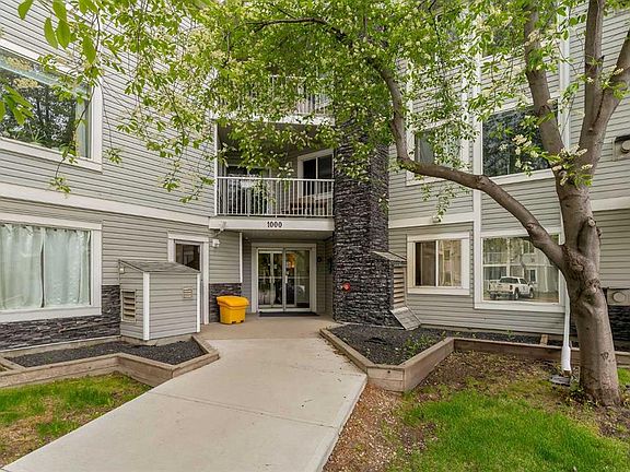 3rd image of 1307 NE Valleyview Park SE #307