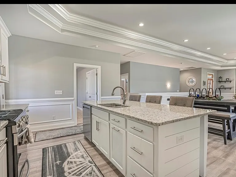 330 Harbour View Dr — Photo 4