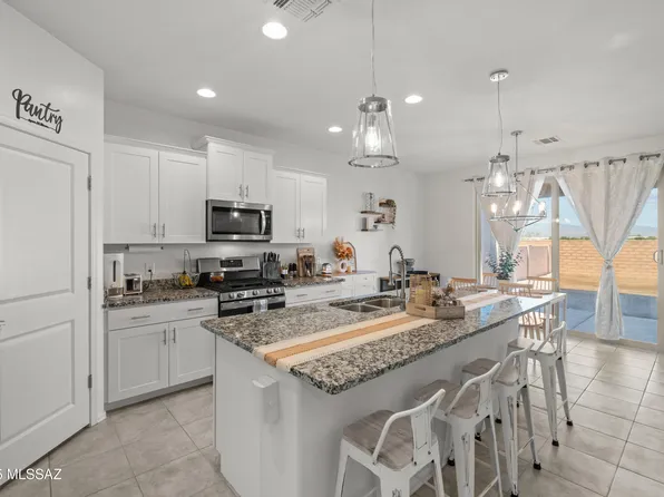 6331 E Calle Hora Cero, Tucson, AZ 85756