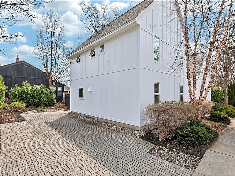18 Granite St — Photo 5