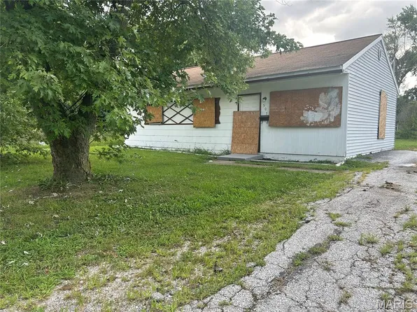 507 Saint Dorothy Dr, Cahokia, IL 62206
