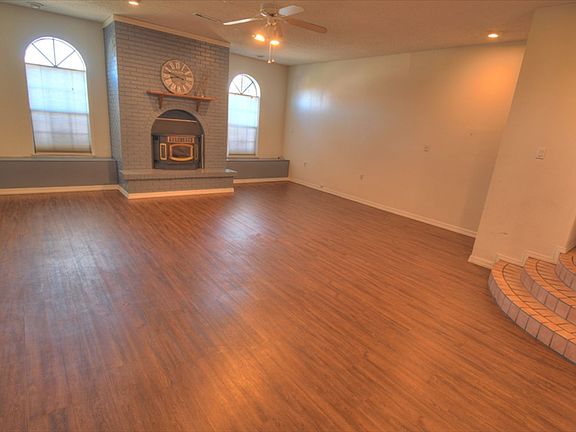 2nd image of 8212 Tina Dr NE