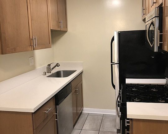 3rd image of 3753 S Barrington Ave APT 16