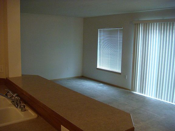 3rd image of 2613 187th St E