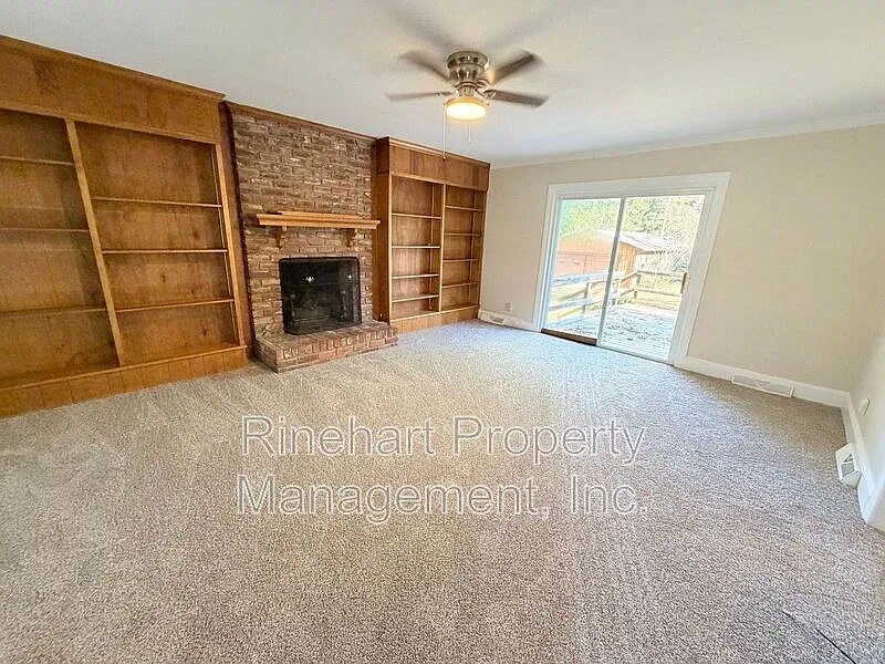 3 bed, 2.0 bath, 1545 sqft, $2,250 — Photo 3