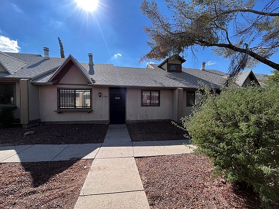 3rd image of 2744 N Pacific Dr