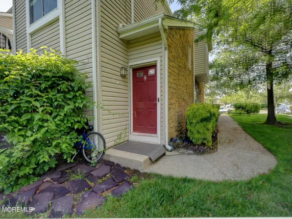 8 Farnham Square #208, Parlin, NJ 08859