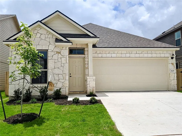 809 Falkland Trce — Photo 1