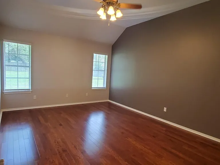 18257 Springmill Ct — Photo 36