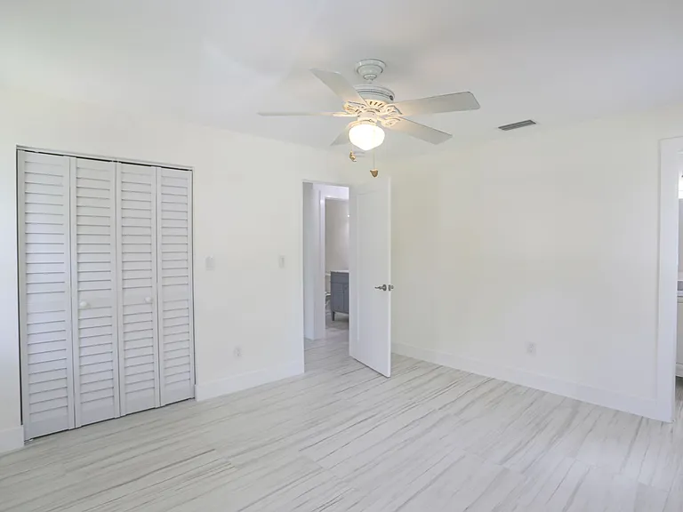225 Georgetown Blvd — Photo 27