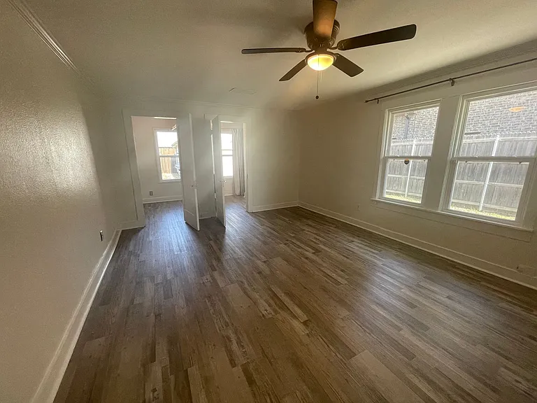 3320 W 5th St — Photo 16