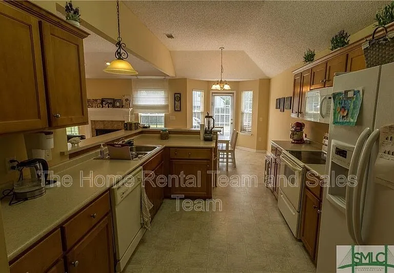 258 Lancaster Way — Photo 7