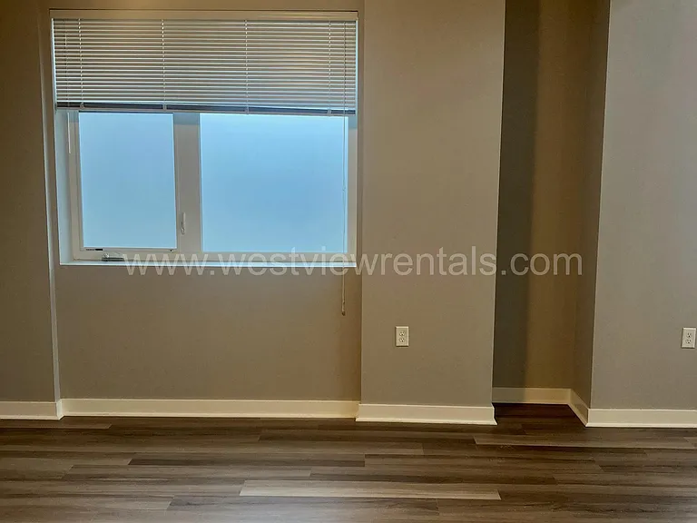 203 E Laurel St — Photo 227