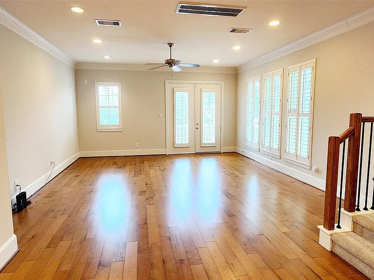 11 Rafters Row — Photo 16