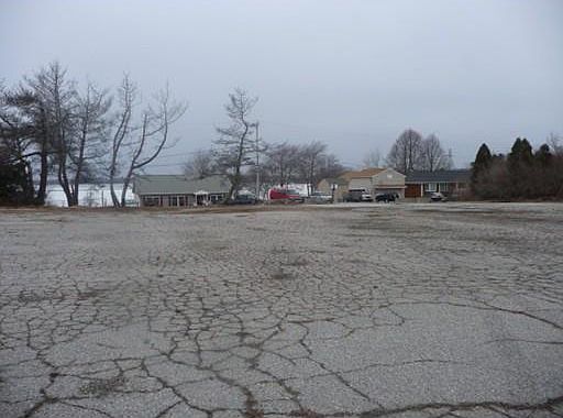 4th image of 30 Borden St