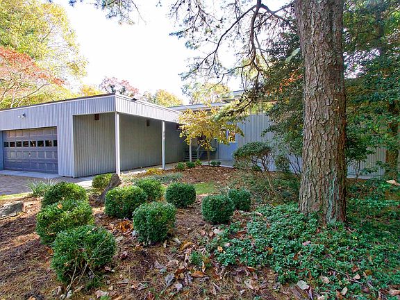 2nd image of 1013 Highland Cir