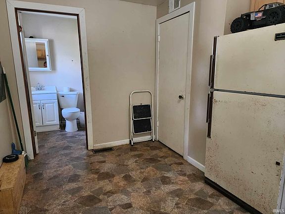4th image of 1652 E Koch Ave