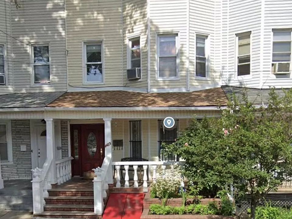1st image of 8413 102nd St