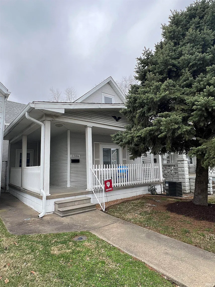 2206 W Delaware St photo 1