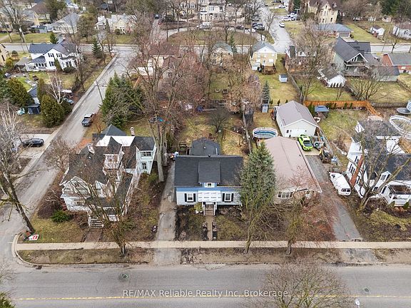 3rd image of 112 Goderich St W