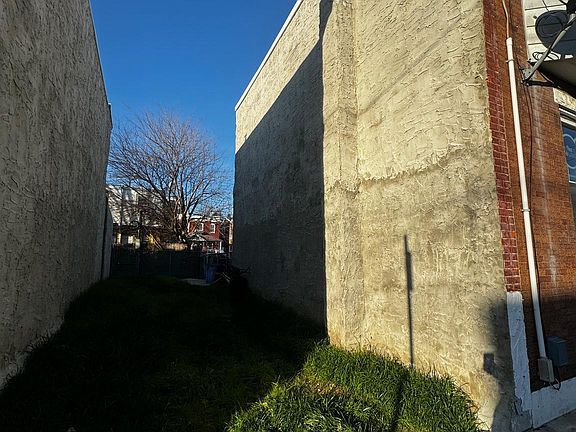 2nd image of 5038 Glenloch St