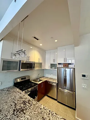 Rented by LEVEN Real Estate | media 15