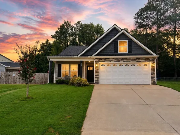 102 Manning Farmer Ln, Inman, SC 29349