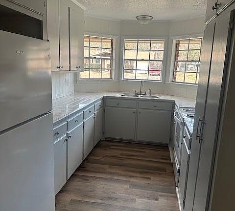 5th image of 2437 Oxford Dr