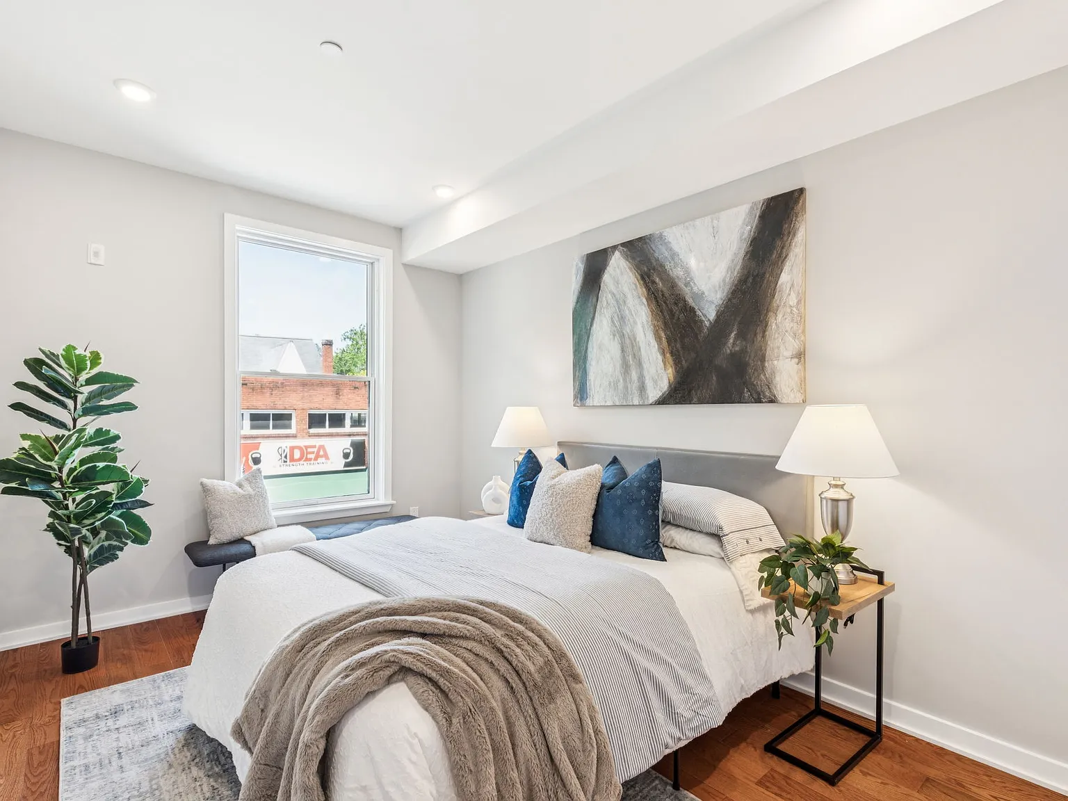 2 bed, 1043 sqft, $3,390 — Photo 4