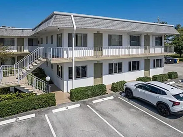 2920 CYNTHIA Lane #202, Lake Worth Beach, FL 33461