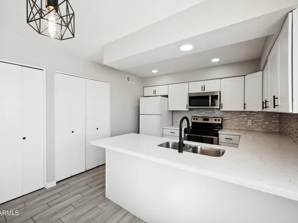 4737 E BELLEVIEW Street, Phoenix, AZ 85008