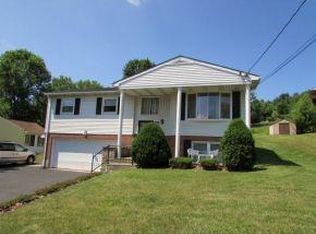 115 Skye Island Dr, Endicott, NY 13760