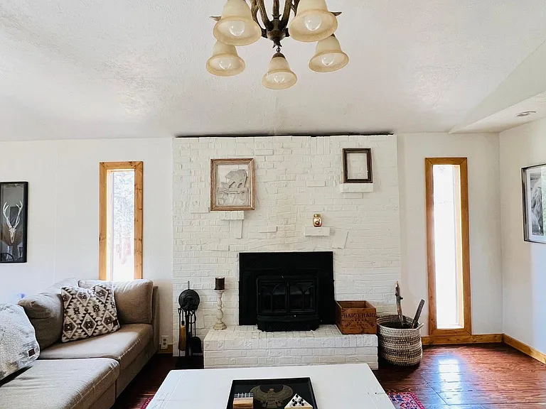 379 Houston St — Photo 9