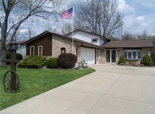 136 Valley Forge Cir, Elyria, OH 44035