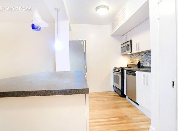 2nd image of 215 E 59th St APT 4F