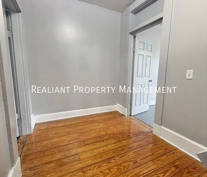 2271 Vine St — Photo 19