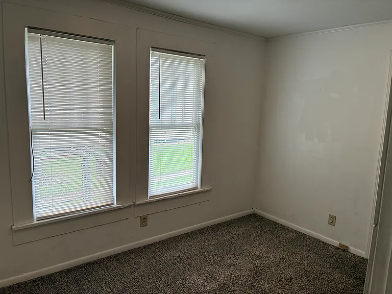 1707 W 7th St — Photo 12