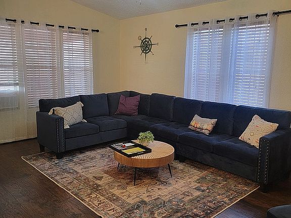 3rd image of 105 Hill Pl