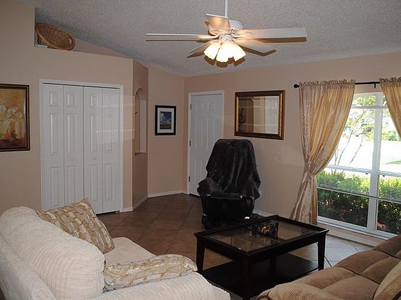 4th image of 25827 Aberdovey Ave