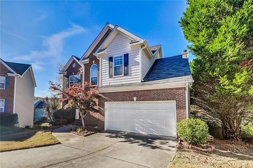 4 bed, 2.5 bath, 2530 sqft, $3,200 — Photo 3