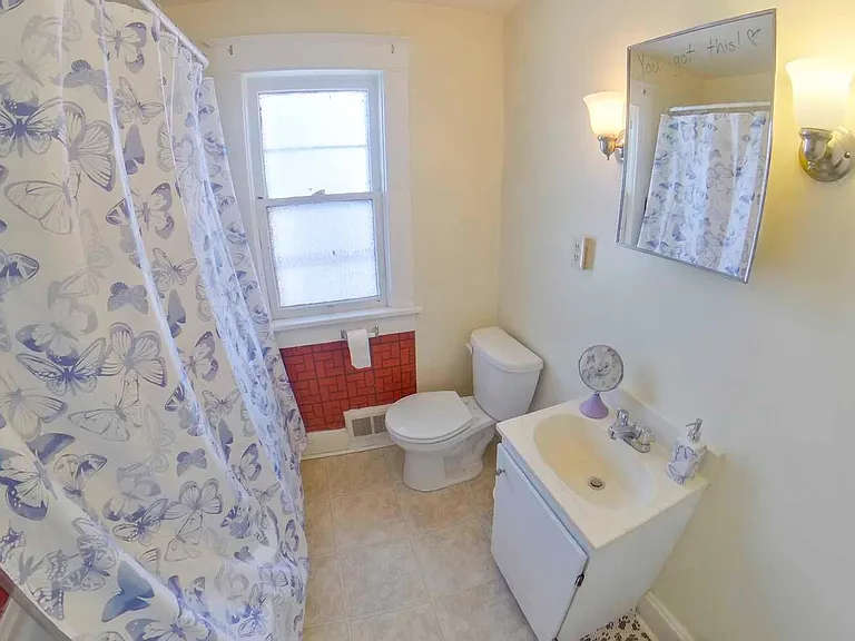 917 Laramie St — Photo 3