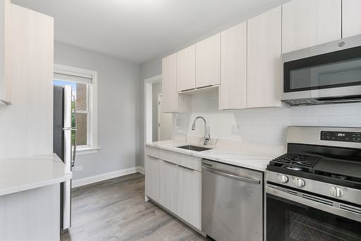 4th image of 7736 N Ashland Ave #1H